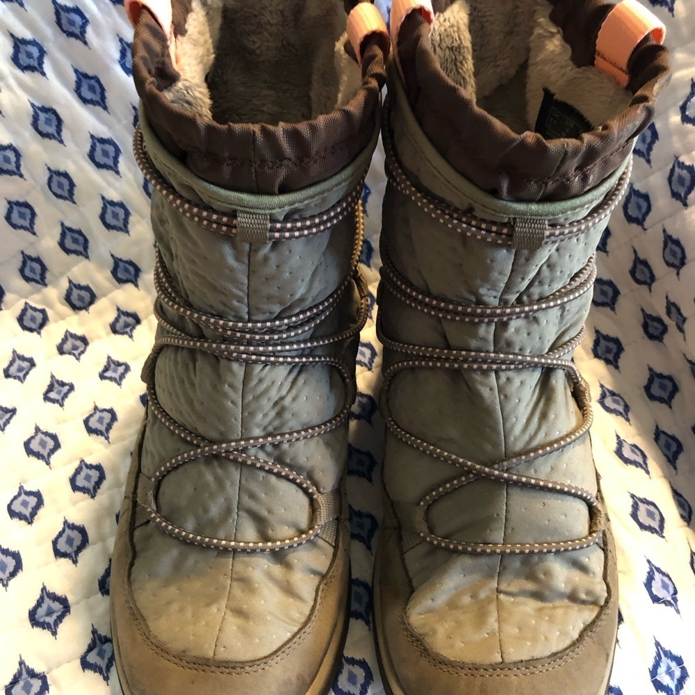 Khaki brown green Quilted Boots with Soft fur Lining and bungee cord